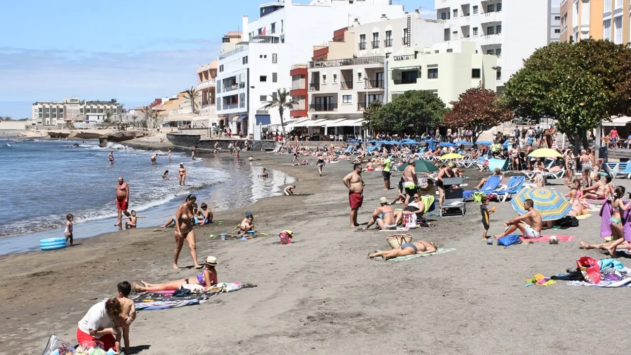 Playa principal de El M&eacute;dano_Fotor