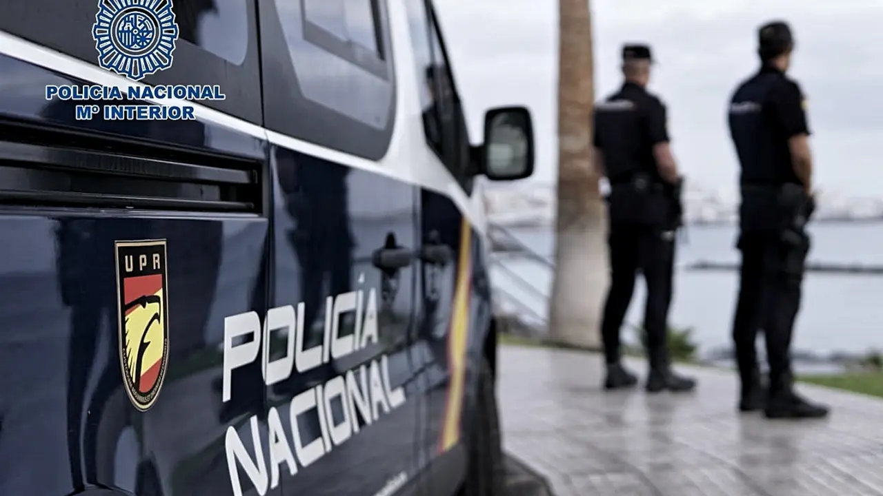Polic&iacute;a Nacional 01_Fotor