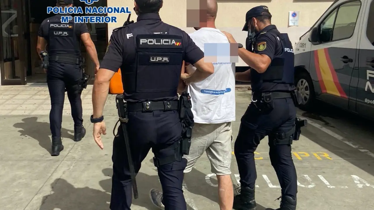 Polic&iacute;a detenido_Fotor