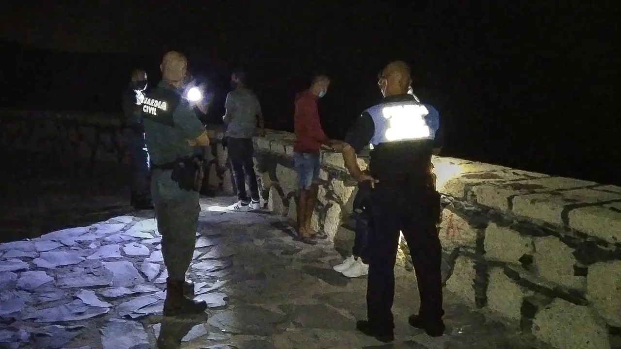 Refuerzo policial nocturno 1_Fotor