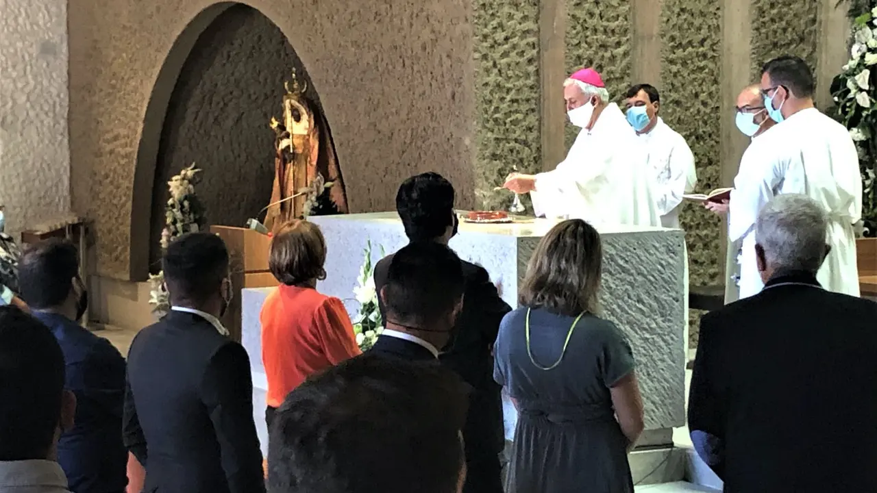 Momento de la Eucarist&iacute;a con Virgen Candelaria_Fotor