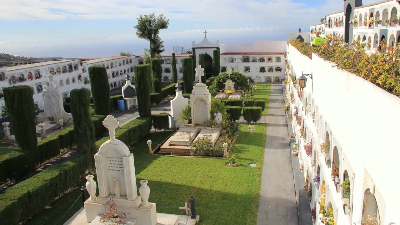 Cementerio-Gu&iacute;a-IMG_8273-2_Fotor