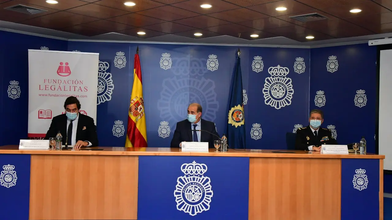 Polic&iacute;a Legalitas ND5_9922 (1)_Fotor
