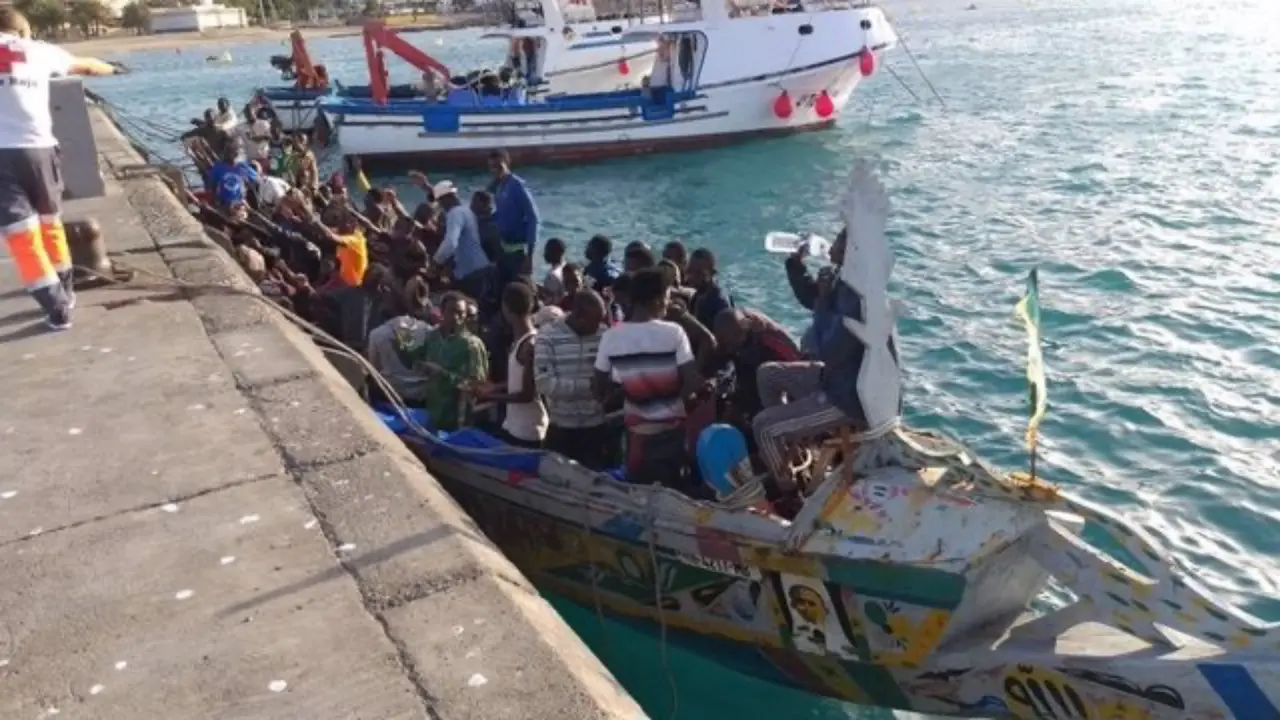 31/10/2020 Llega un cayuco con unas cien personasl al puerto de Los Cristianos
POLITICA ESPA&radic;&euml;A EUROPA ISLAS CANARIAS
PUERTOS DE TENERIFE
