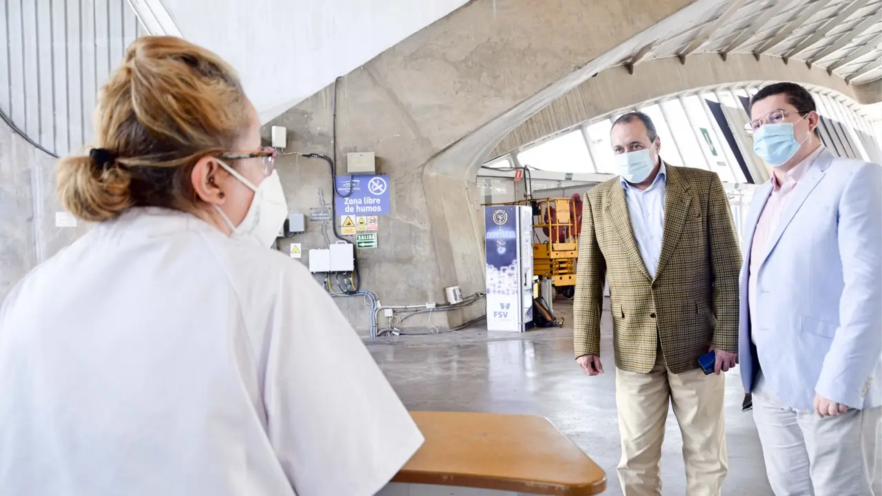 Visita consejero de Sanidad al punto de cribado covid Recinto Ferial de TFE_Fotor