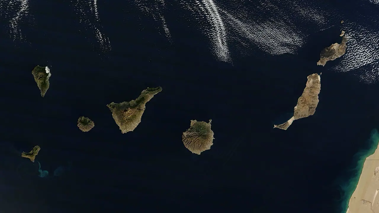 Canarias-desde-el-espacio_Fotor