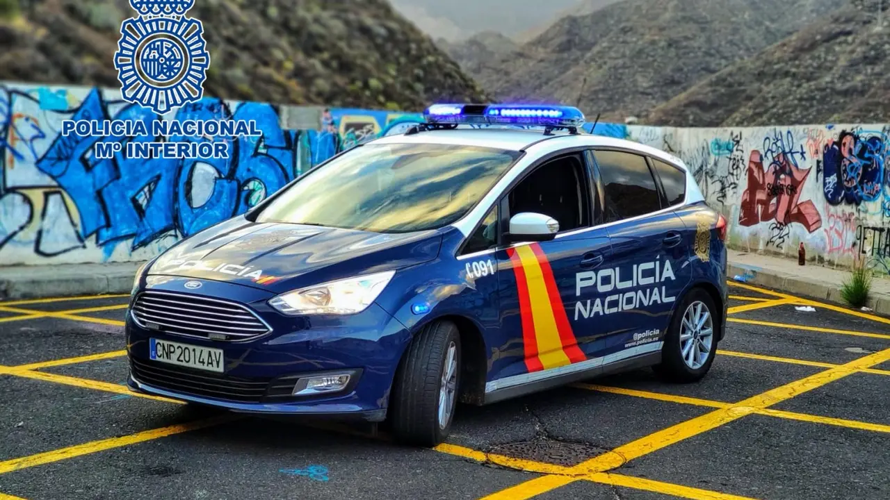 Polic&iacute;a Nacional 2-WA0007_Fotor