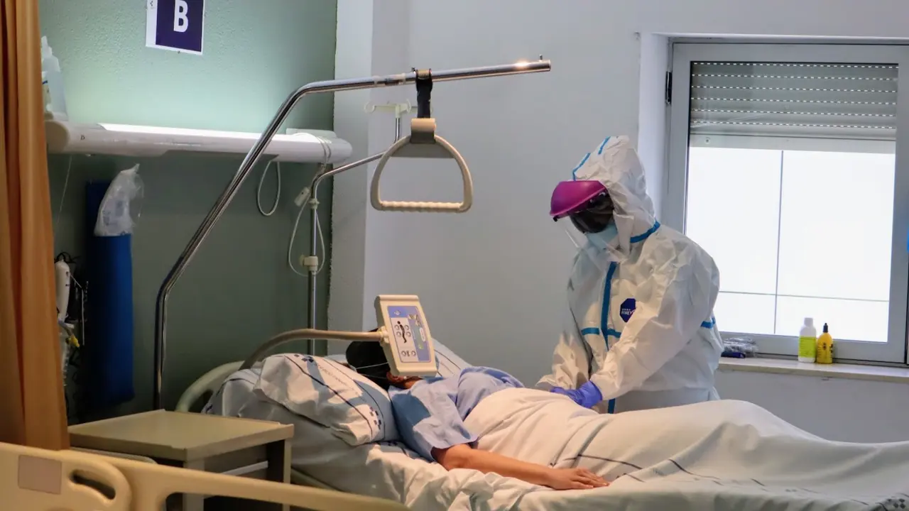 El servicio de Medicina Interna del Hospital de La Candelaria ofrece consulta de seguimiento a pacientes COVID tanto hospitalizados como ambulatorios_Fotor