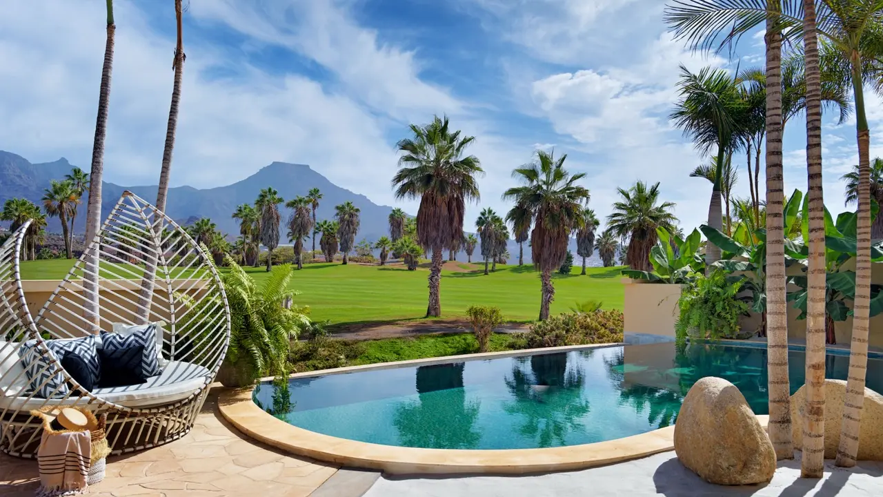 All copyrights reserved, this image on this site and it's copyright owned by the photographer. Image is not to be reprinted or reused without the express permission of the photographer who took it. Copyrihgt uses for Royal Garden Villas for sales and marketing promotions only