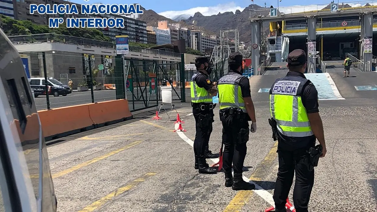 POLIC&Iacute;A COVID