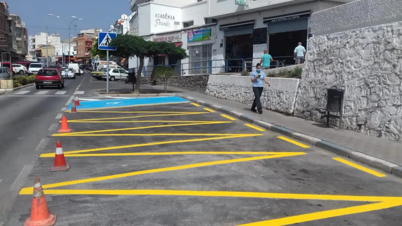 Se&ntilde;al prohibido estacionar_Fotor