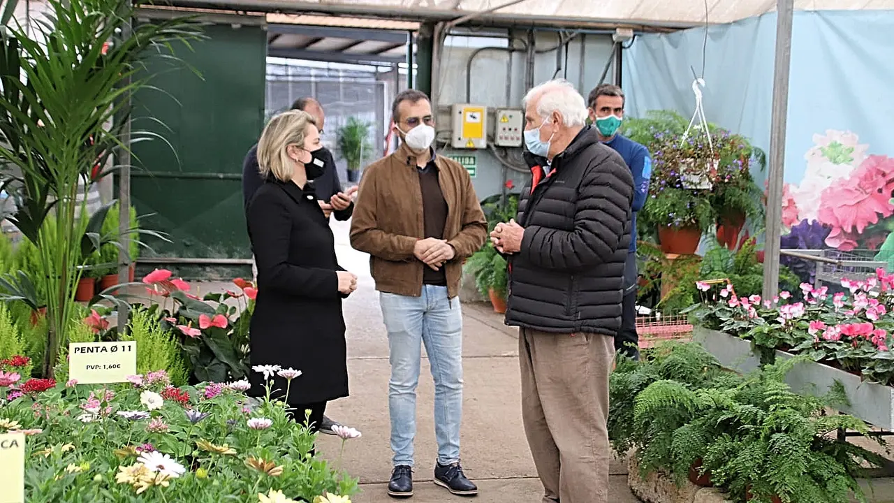 visita de la consejera a las empresas de flor cortada 1_Fotor