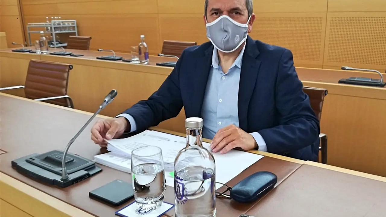 Valent&iacute;n Gonz&aacute;lez &Eacute;vora durante la &uacute;ltima Comisi&oacute;n Plenaria de Medio Natural_Fotor