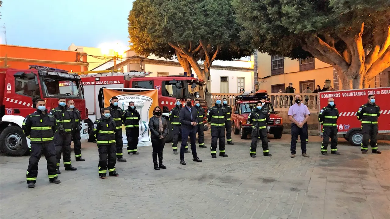 Bomberos Gu&iacute;a de Isora autoridades_IMG_6384_Fotor