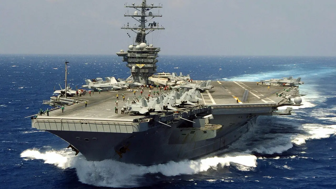 Portavaiones USS_Eisenhower_2_Fotor