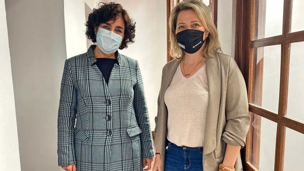 La consejera Alicia Vanoostende con la nueva directora cient&iacute;fica del ICIA_Fotor