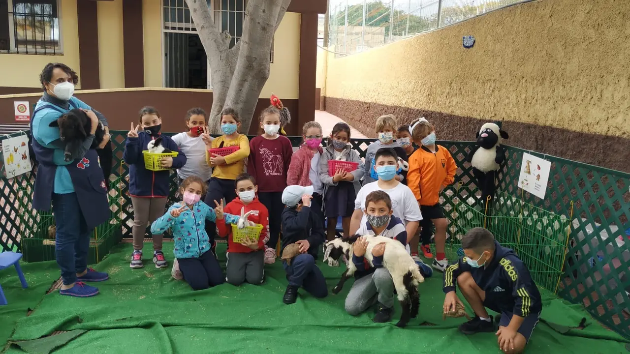 &ldquo;La Granja de Pulguita&rdquo; llega a los colegios de San Miguel 08_Fotor