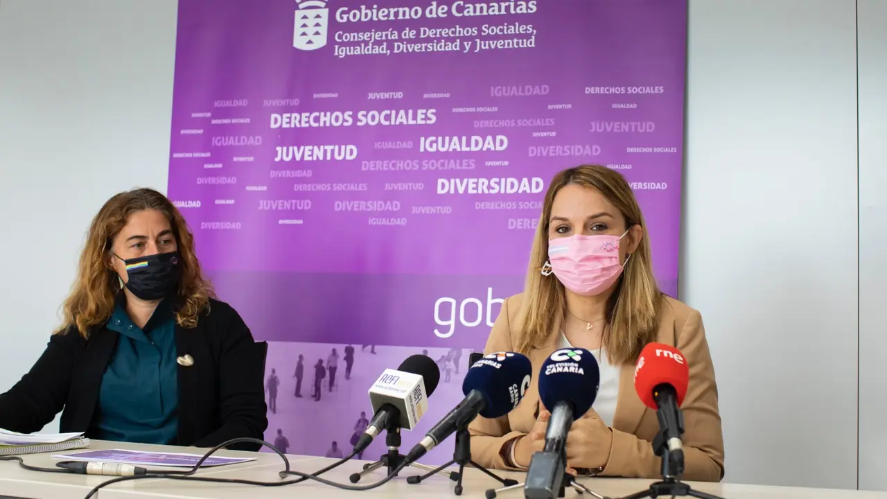 22.03.21.-Las Palmas de Gran Canaria. La consejera de Derechos Sociales, Noem&iacute; Santana, y la viceconsejera del &aacute;rea, Gemma Mart&iacute;nez, hacen balance de la situaci&oacute;n actual en las residencias de personas mayores y de discapacidad, tras flexibilizarse las restricciones sanitarias que les afectaban.