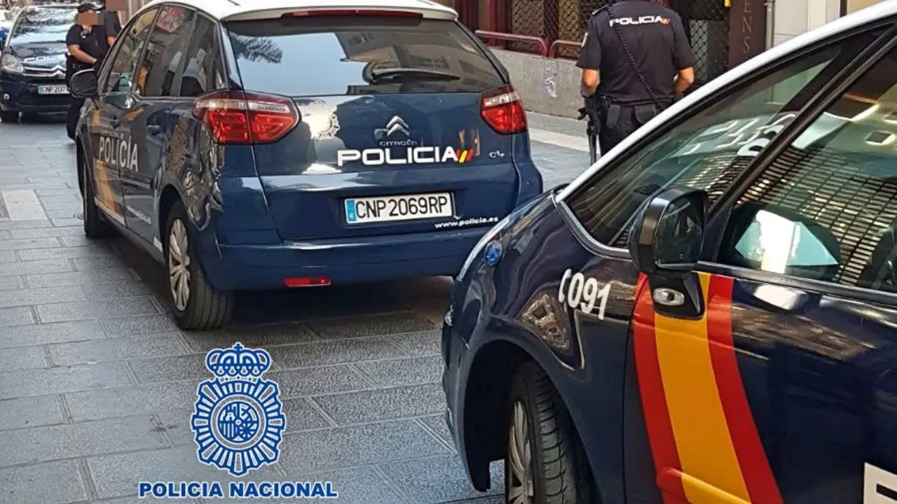 Polic&iacute;a Nacional A0000_Fotor