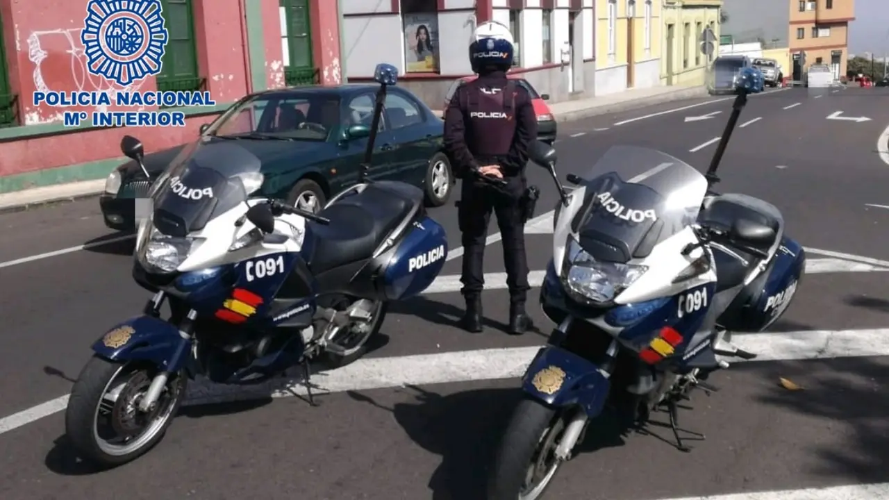 Polic&iacute;a Nacional WA0007_Fotor