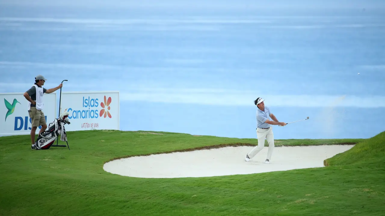 MASPALOMAS, SPAIN - APRIL 23: Gonzalo Fernandez-Castano of Spain plays his bunker shot on the 12th hole during the second round of the Gran Canaria Open at Meloneras Golf Club on April 23, 2021 in Gran Canaria, Spain. (Photo by Warren Little/Getty Images)