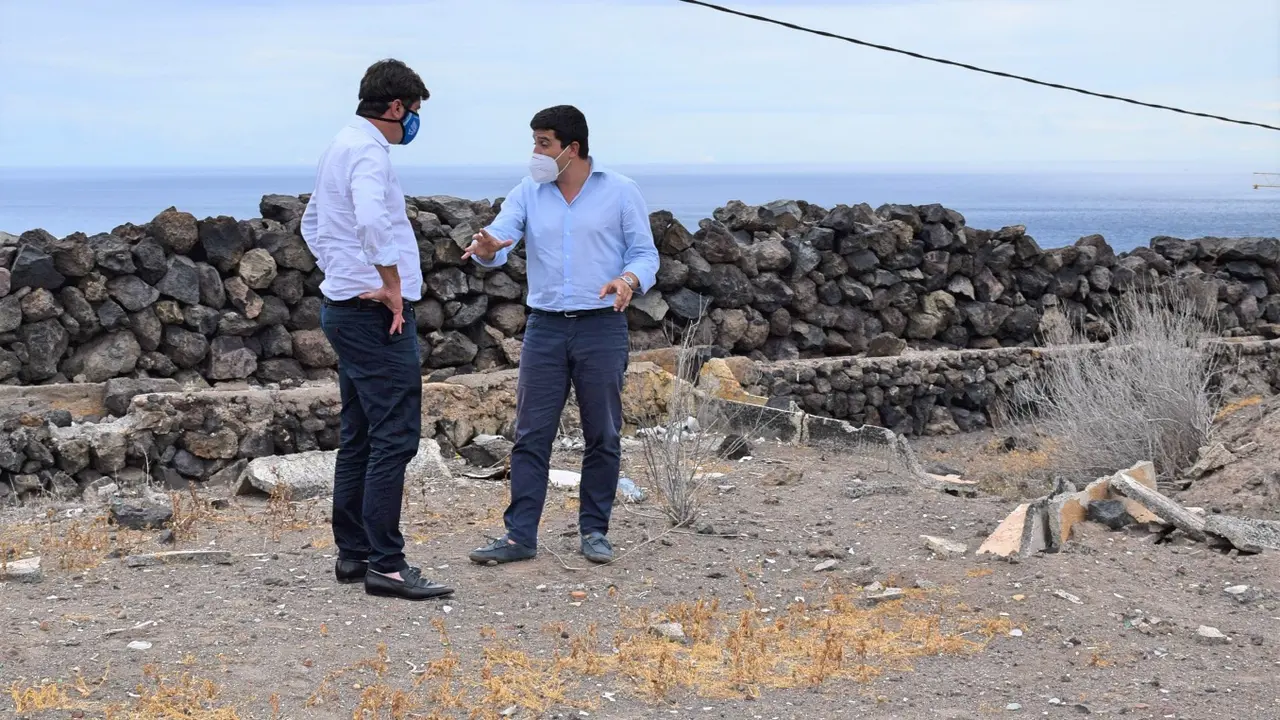 Alcalde y consejero delegado VISOCAN en la parcela2_Fotor