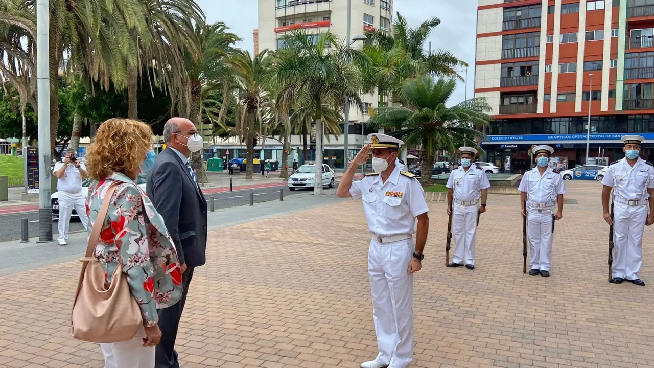 Delegado Gobierno visita Naval 8PIC1_Fotor