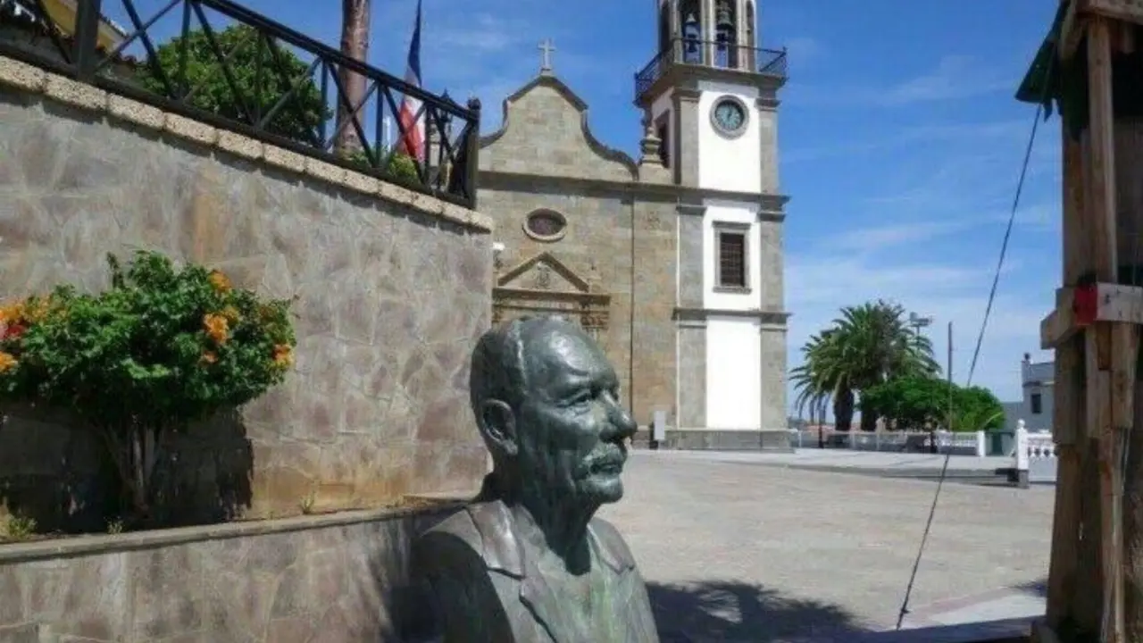 Busto Isaac de Vega en Granadilla de Abona_Fotor