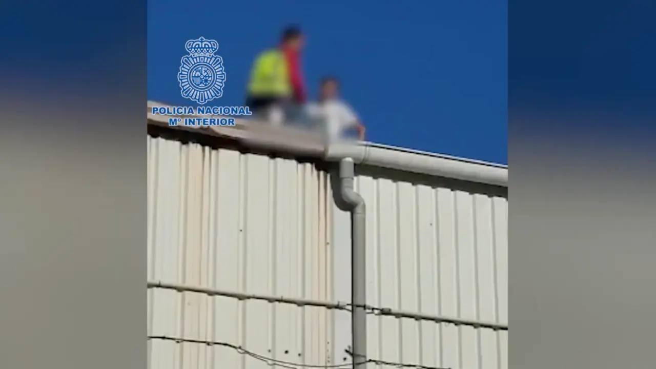 Polic&iacute;a rescate menor Tarajal 12_Fotor