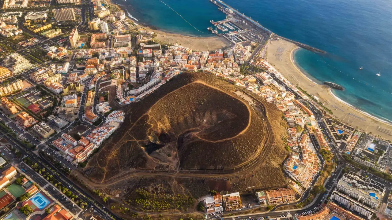 Los Cristianos Cr&aacute;ter Chayofita _Fotor