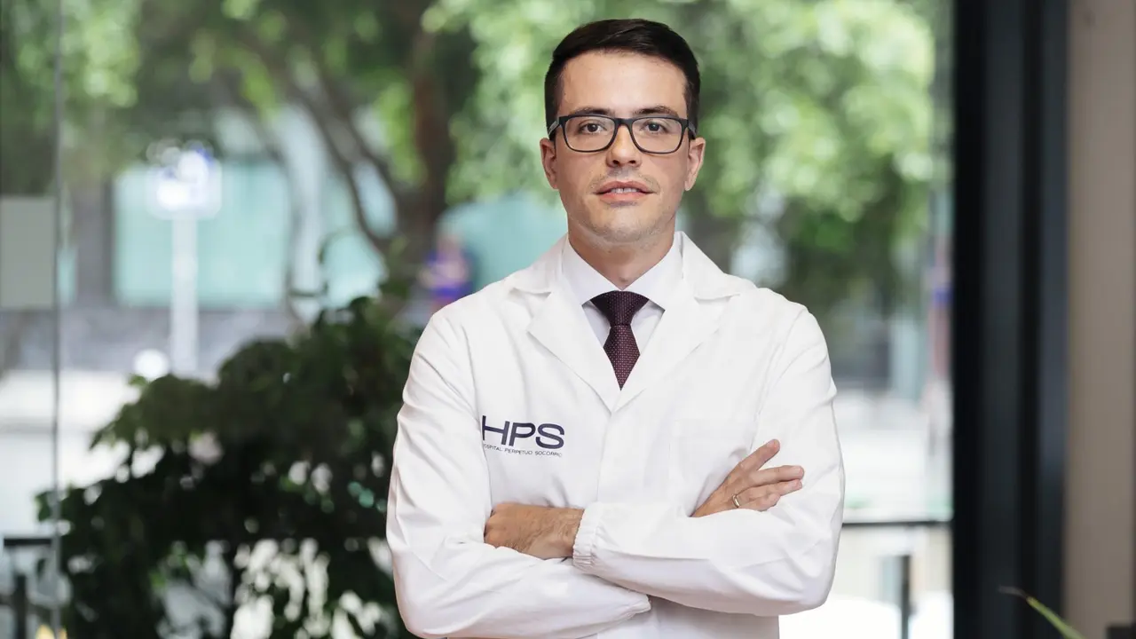 N&eacute;stor Santana , experto en l&aacute;ser, en el Hospital Perpetuo Socorro de Las Palmas_Fotor