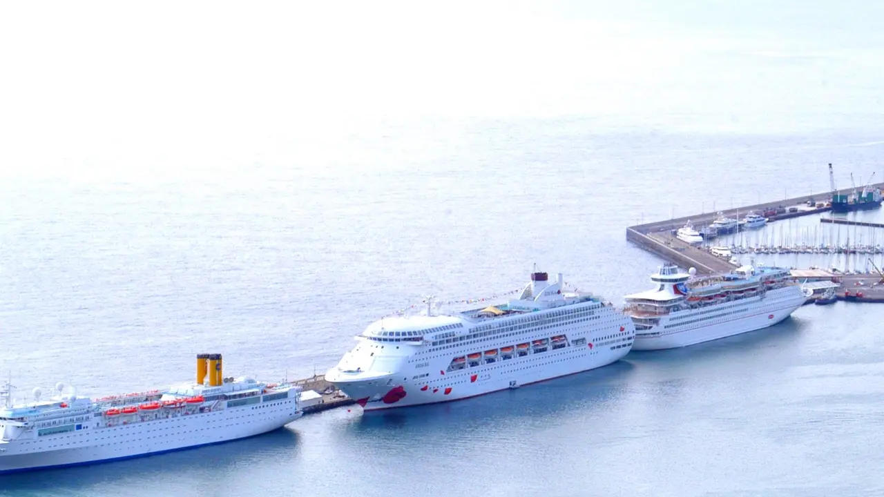 Cruceros Santa Cruz 5526_Fotor