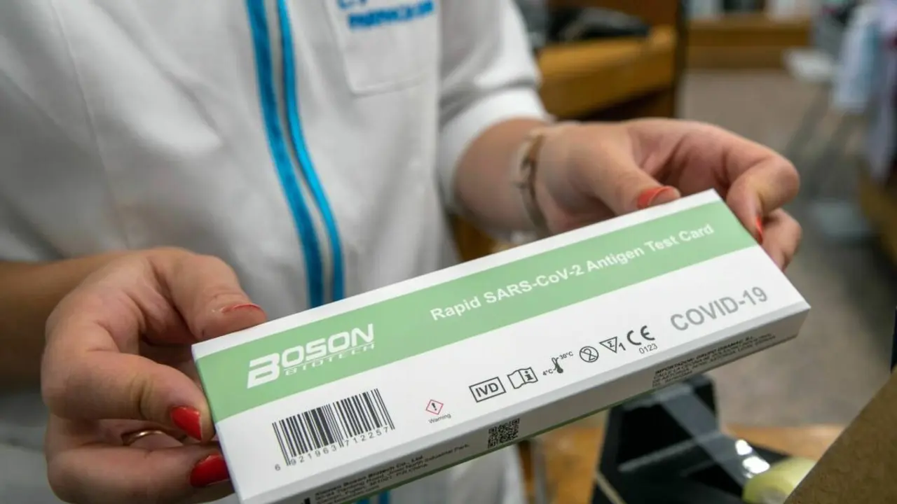 llegan-los-tests-de-autodiagnostico-del-covid-19-a-las-farmacias-cuales-como-son-y-a-que-precio_Fotor