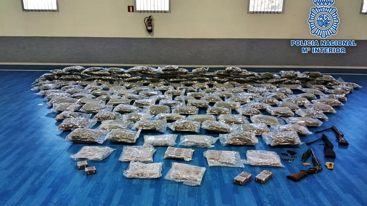 Polic&iacute;a ARMAS Y MARIHUANA GENERAL_Fotor
