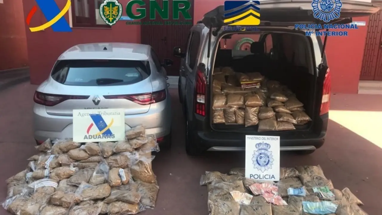 Polic&iacute;a Tabaco contrabando 125