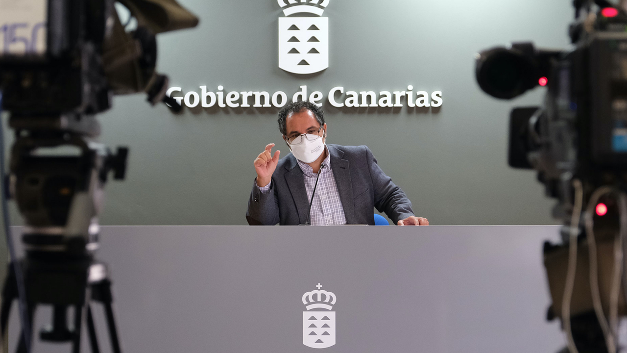 El viceconsejero de Empleo del Gobierno de Canarias, Gustavo Santana, analiza los datos del paro en septiembre