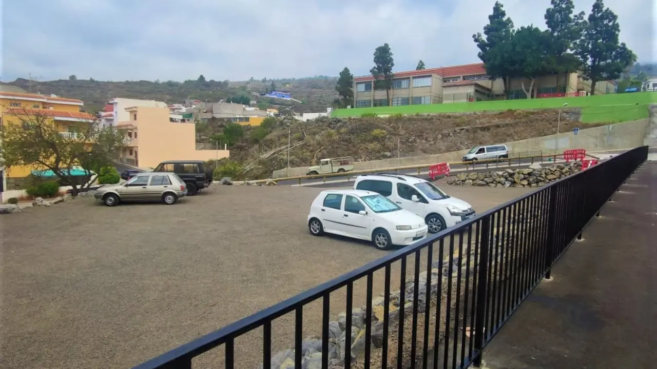 Nueva zona de aparcamiento Gu&iacute;a casco