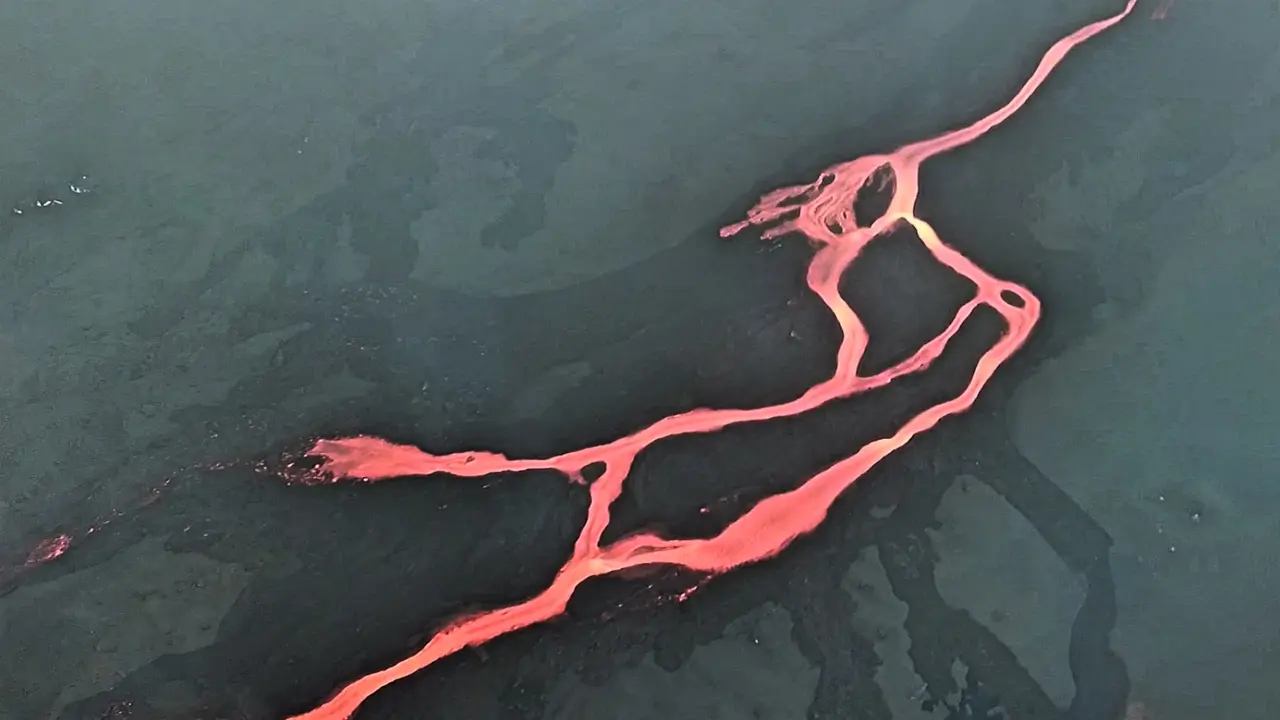 311021 Emisi&oacute;n de lava en erupci&oacute;n La Palma(1)