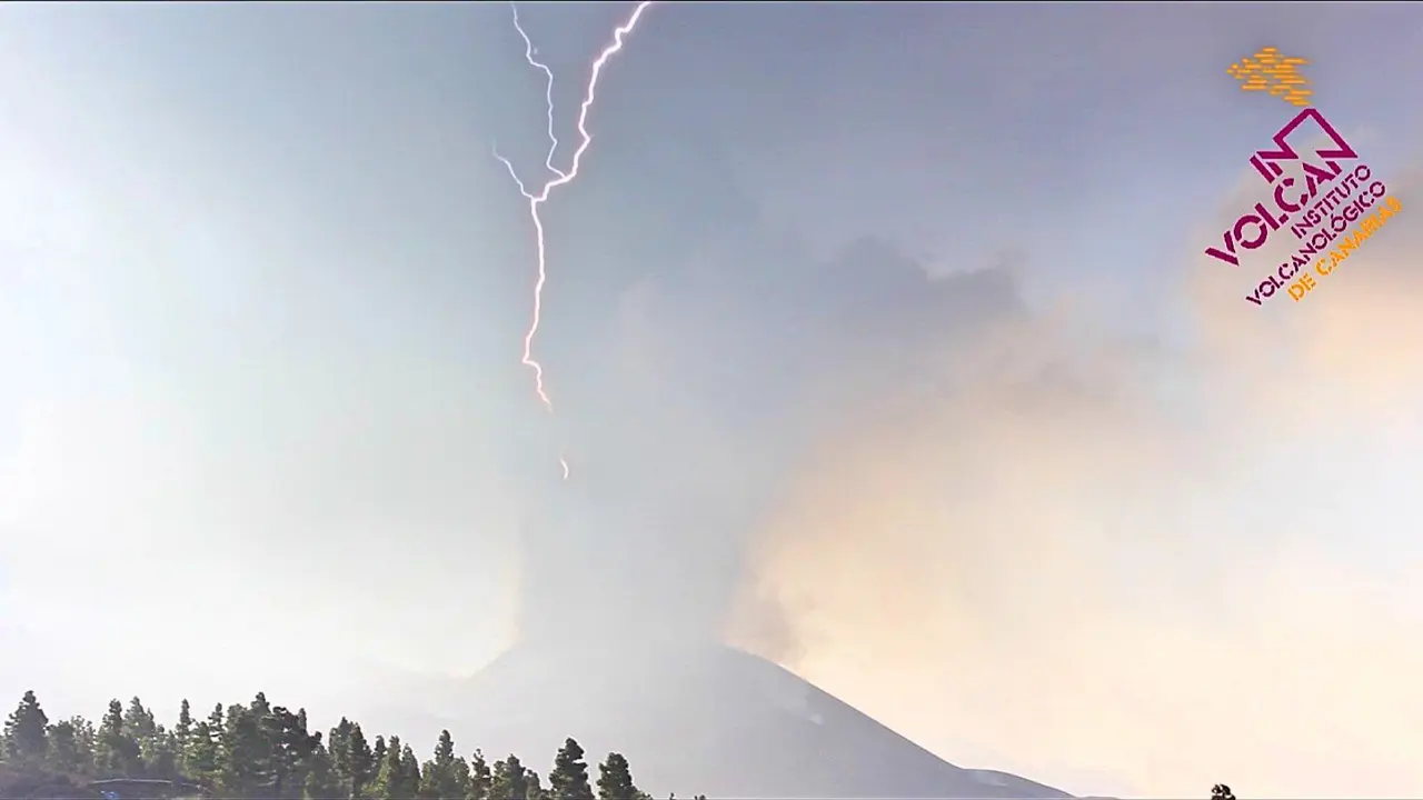 Volc&aacute;n La Palma rayo