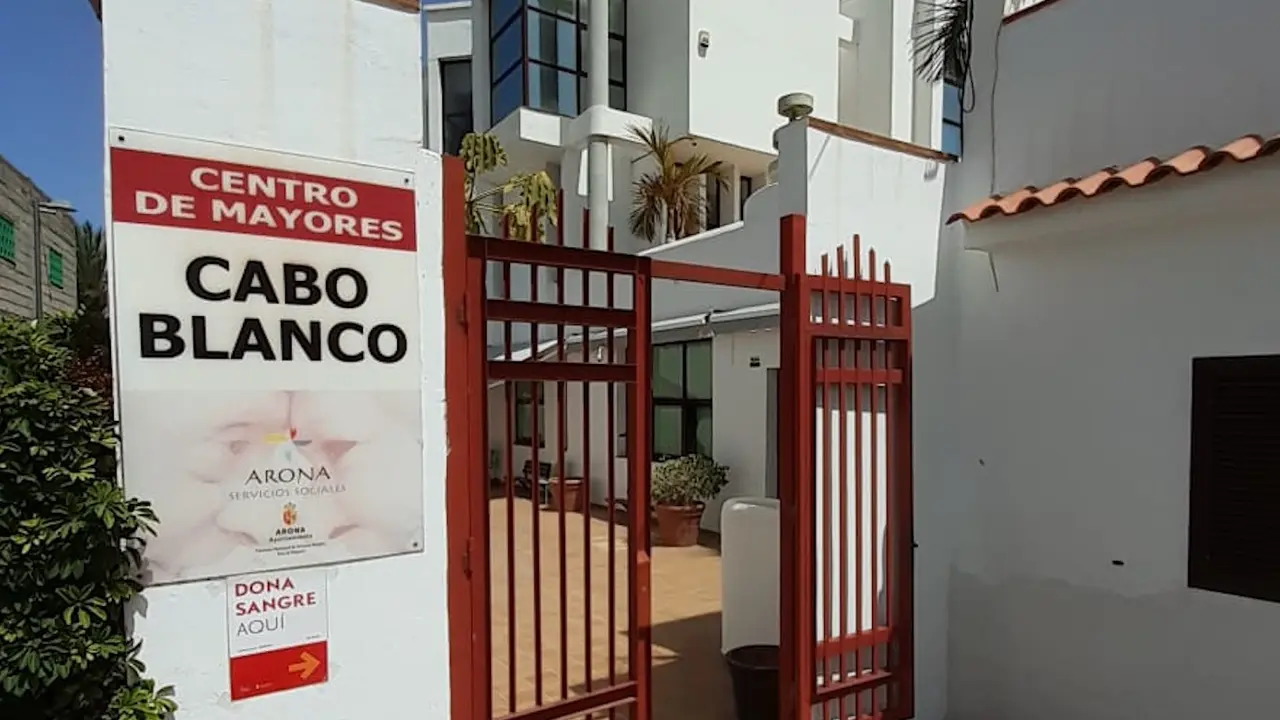 Fachada Centro de Mayores de Cabo Blanco