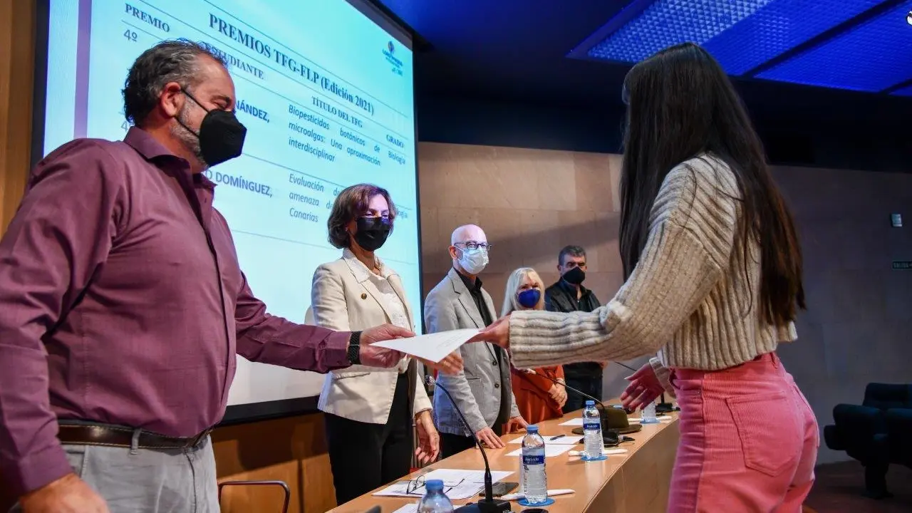 Loro Parque Fundaci&oacute;n entrega los premios a los mejores Trabajos de Fin de Grado en Ciencias de la ULL (03)(1)