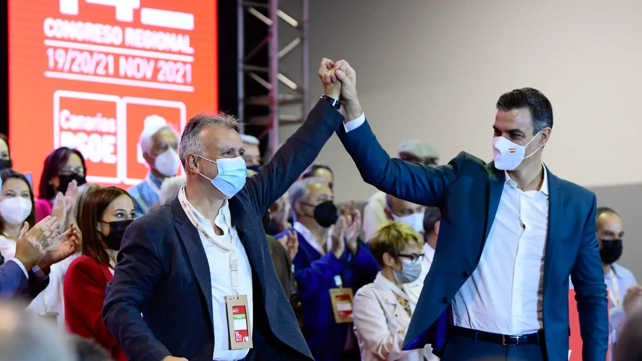 P^SOE Imagen de los dos secretarios generales durante la apertura del Congreso(1)