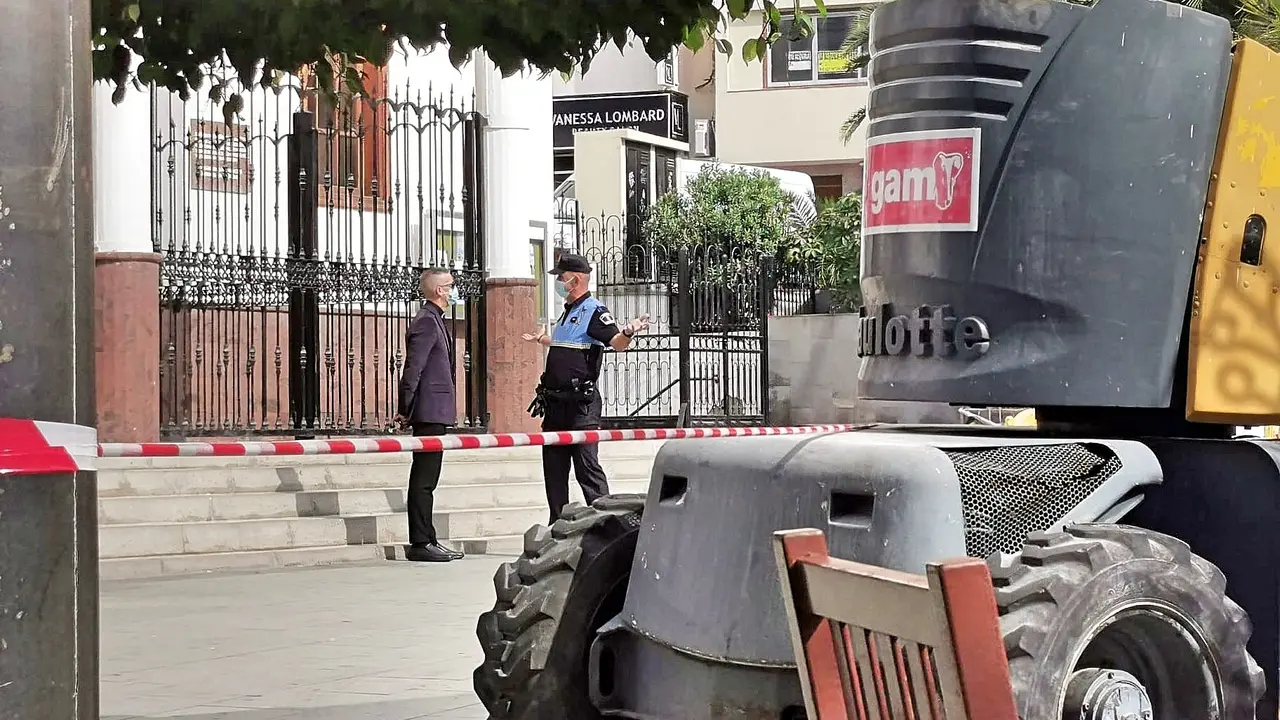 El cura ase encara con un Polic&iacute;a municipal cd(1)
