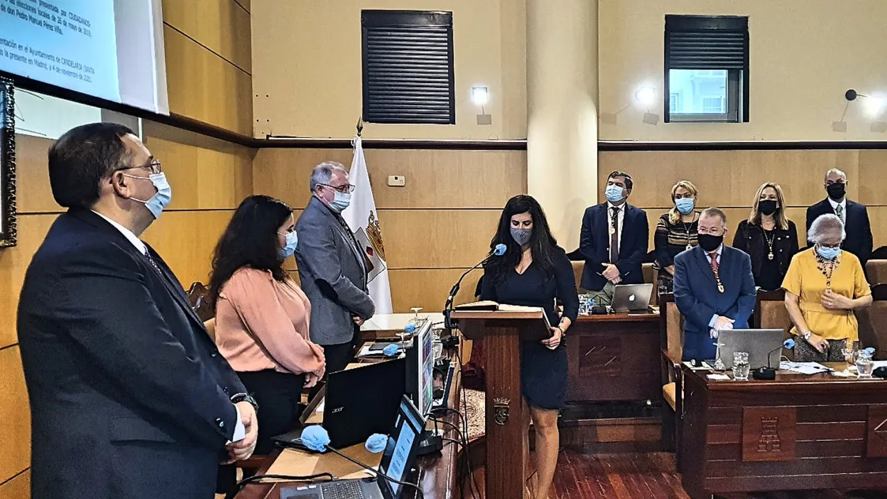 Marta Plasencia tomando posesi&oacute;n como nueva concejal de Cs en Candelaria