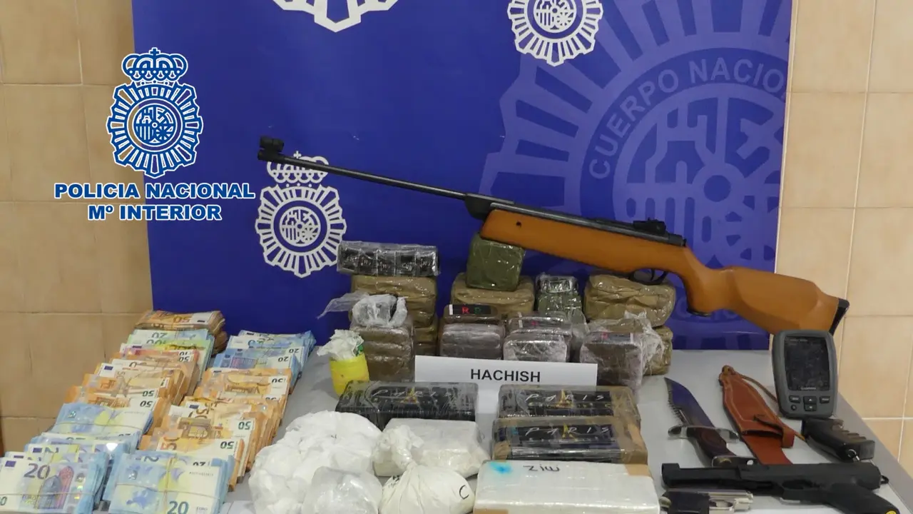 Polic&iacute;a drogads armas 965(1)