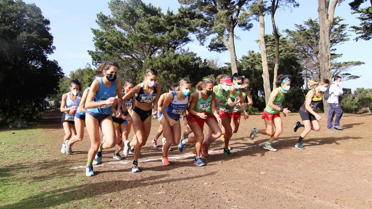 salida femenina absoluta y sub 23 Campeonato de Canarias de campo a traves
