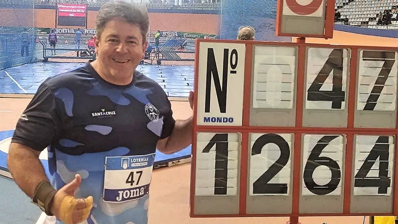 JUAN LUIS BACALLADO ALONSO oro en lanzamiento de peso