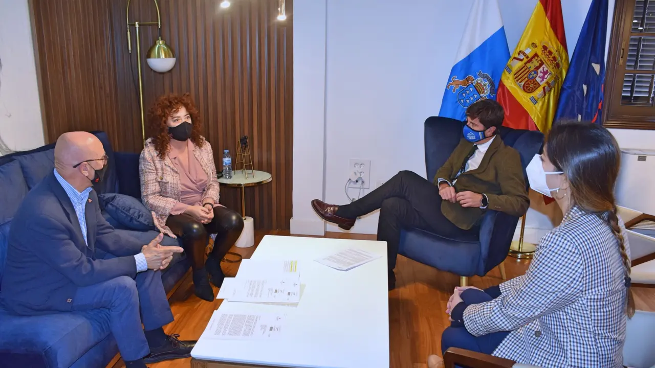 Foto de la visita del Diputado del Com&uacute;n_Fotor