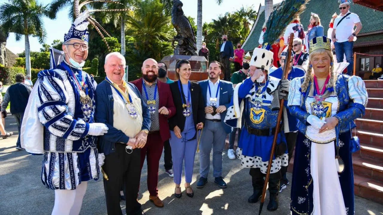 Loro Parque recibe la visita de la delegaci&oacute;n del carnaval de D&uuml;sseldorf _Fotor