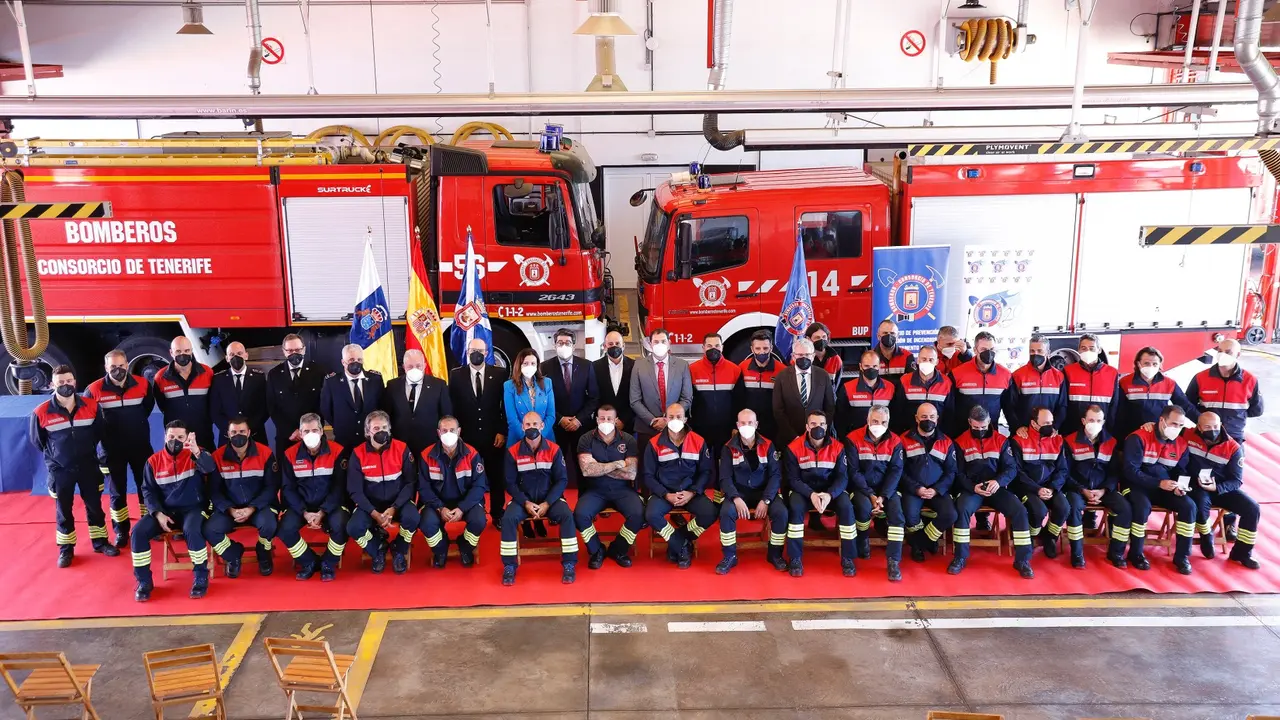 20220308_presidente_isabelgarc&iacute;a_medallas_bomberos_laguna (65)_Fotor